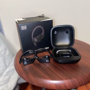 Black Powerbeats pro